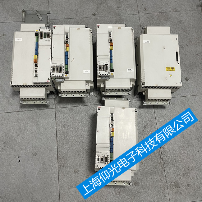 ABB MotiFlex e180ŷ(q)(dng)S_(ki)C(j)(bo)E1027